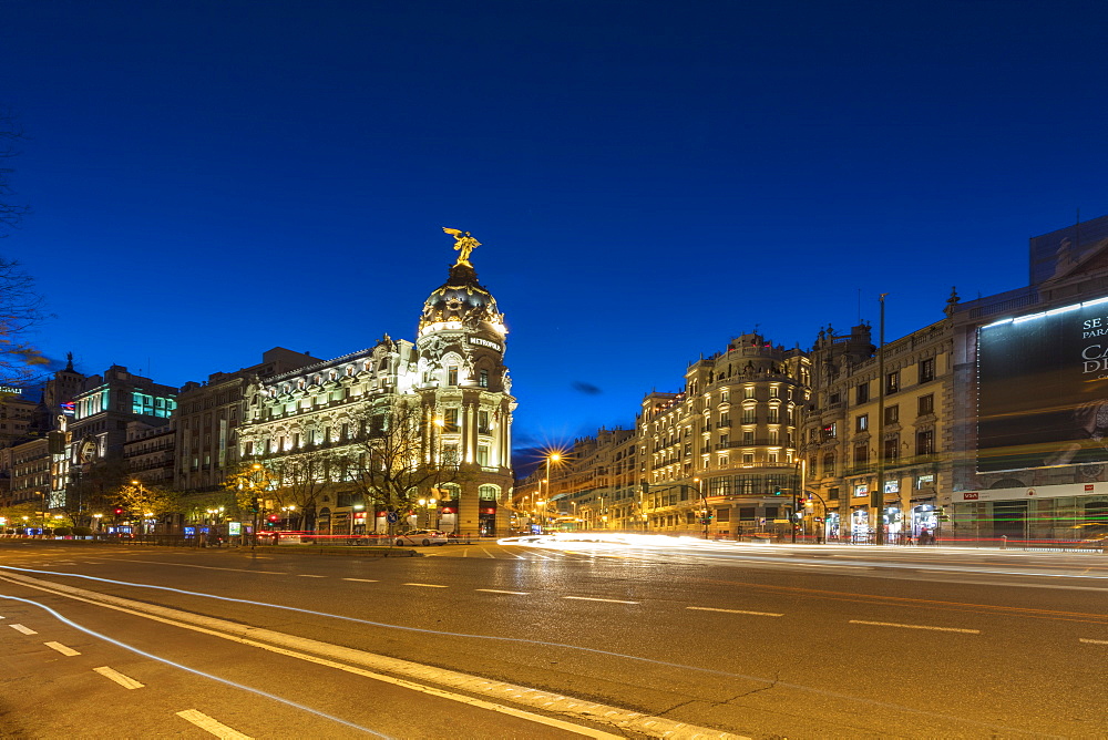 Metropolis Building on the corner of Calle de Alcala and Gran Via, Madrid, Spain, Europe