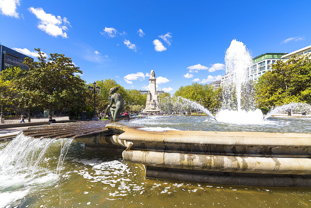 Fountain and Cervantes monument in the background, Plaza de Espana, Madrid, Spain, Europe