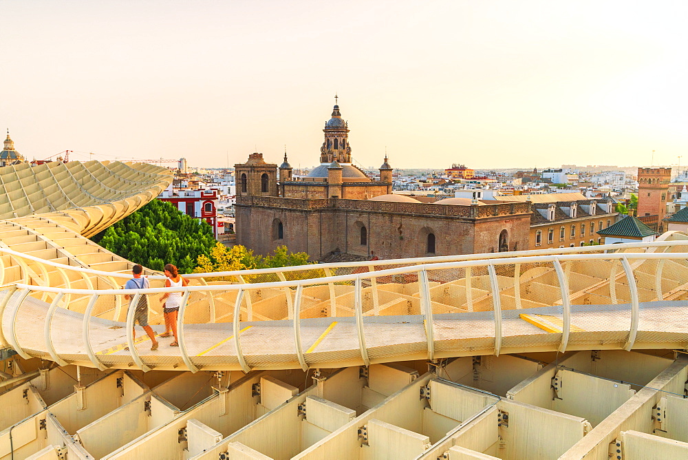 People on footbridge admire Church of the Annunciation, Metropol Parasol, Plaza de la Encarnacion, Seville, Andalusia, Spain, Europe