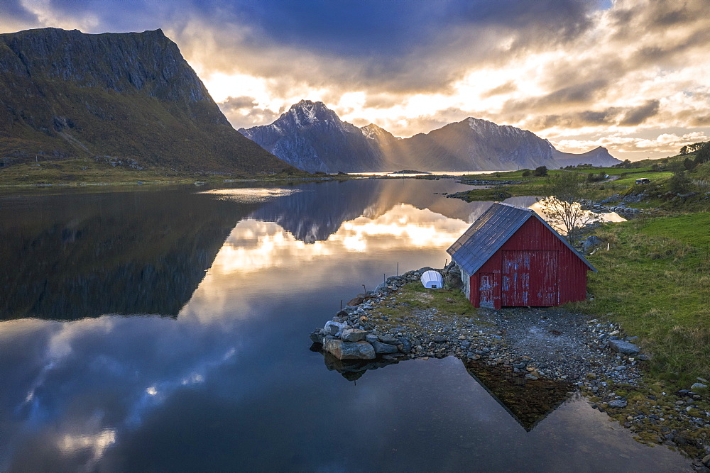 Traditional rorbu, Vagspollen, Leknes, Nordland, Lofoten Islands, Norway, Europe