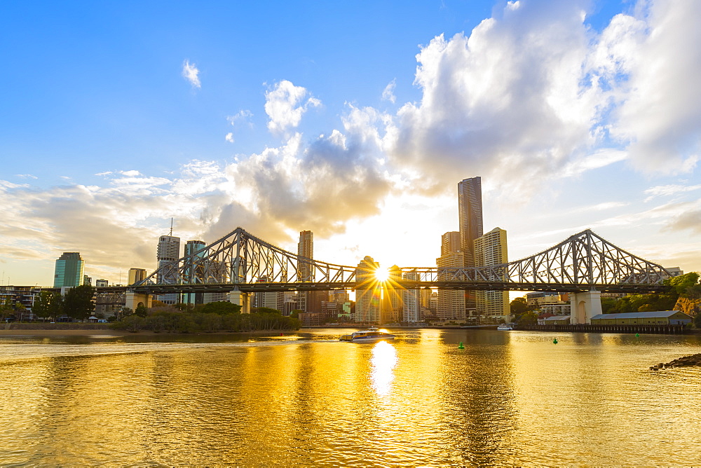 Sunset, Brisbane city with the sun hidden behind the Story Bridge, Brisbane, Queensland, Australia, Pacific