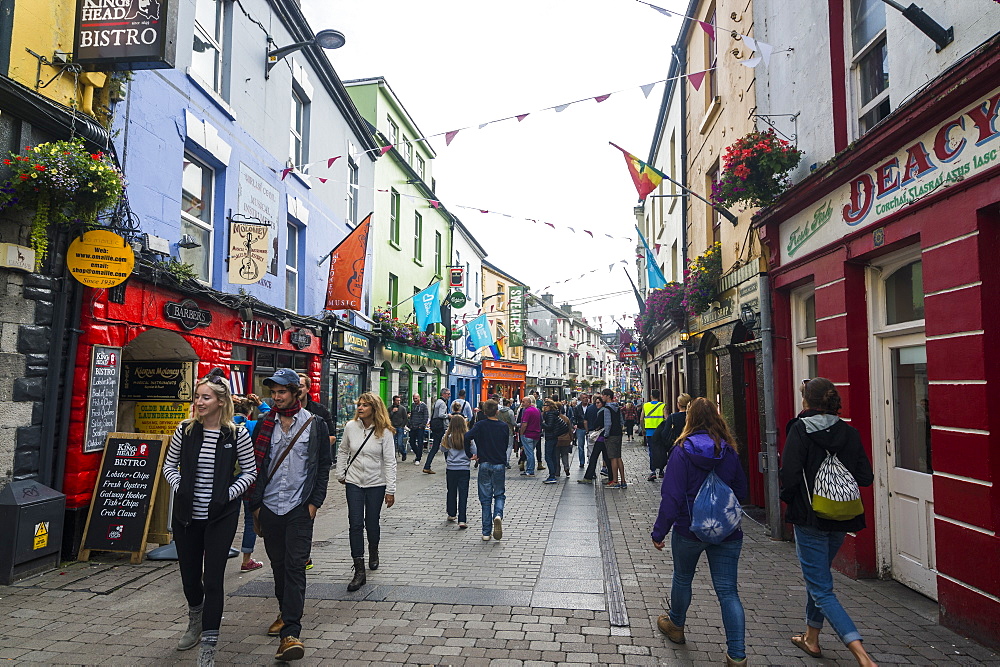 Busy pedestrian zone of Galway, County Galway, Connacht, Republic of Ireland, Europe