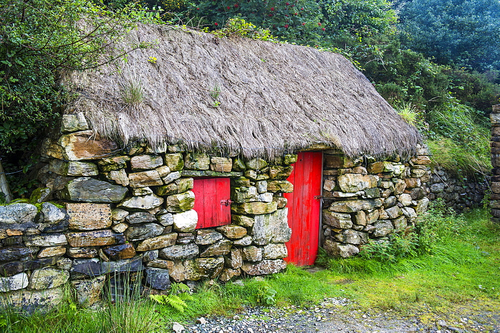 Traditional farm, Connemara National Park, County Galway, Connacht, Republic of Ireland, Europe