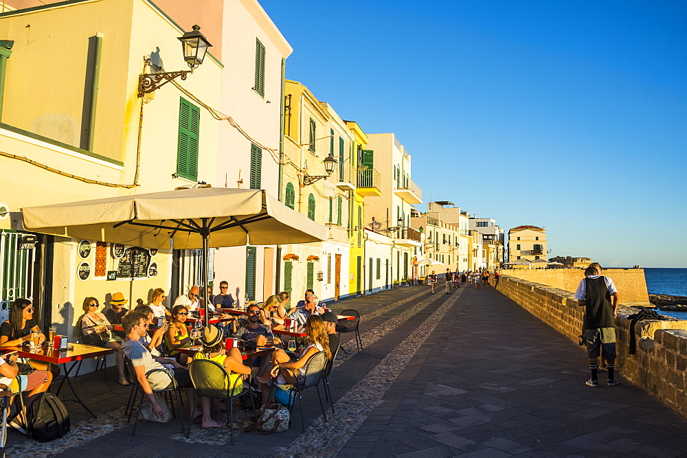 Restaurant on the ocean promenade in the coastal town of Alghero, Sardinia, Mediterranean, Italy, Europe