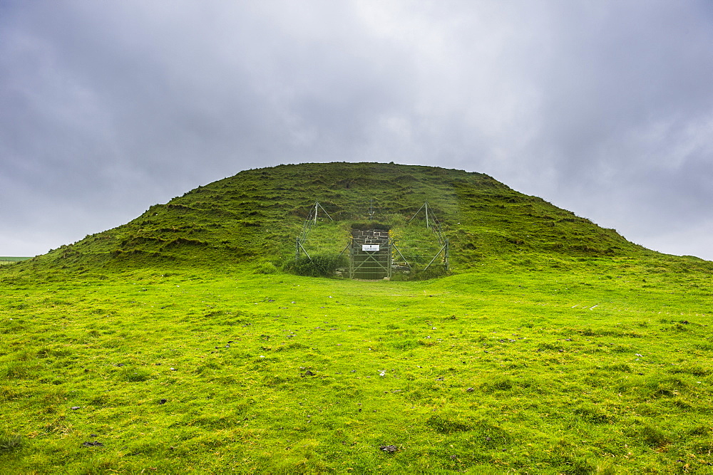 The Neolithic chambered cairn of Maeshowe, UNESCO World Heritage Site, Orkney Islands, Scotland, United Kingdom, Europe