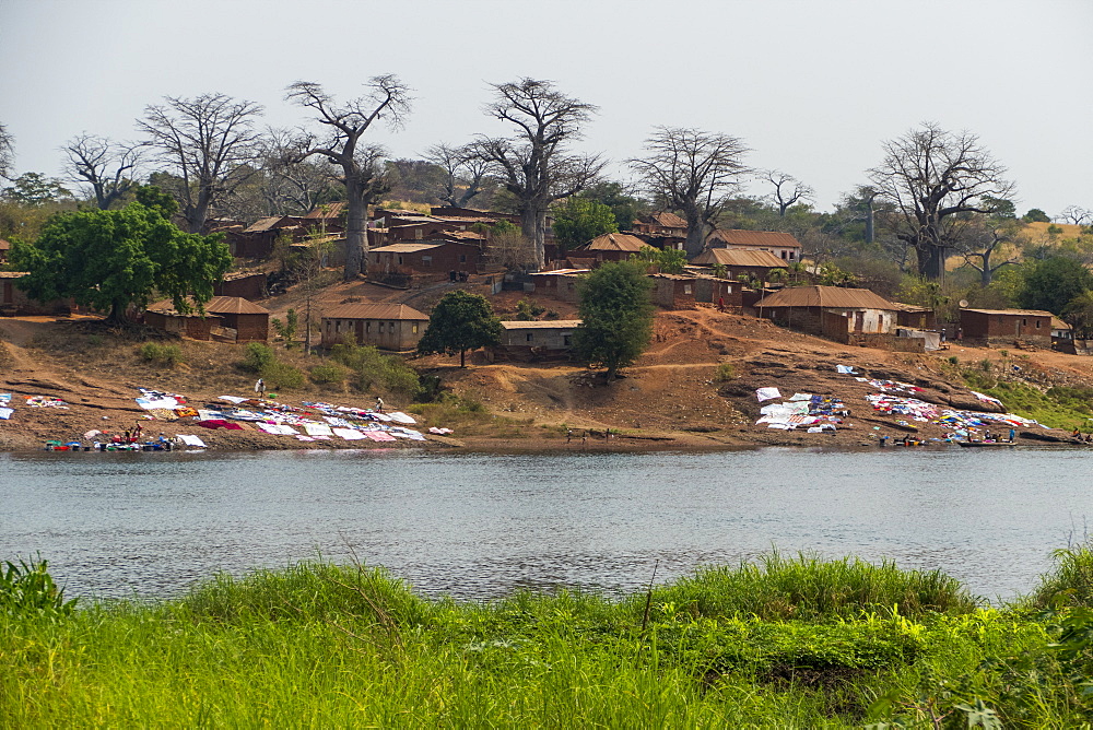 The River Cuanza flowing through the town of Cuanza, Cunza Norte, Angola, Africa