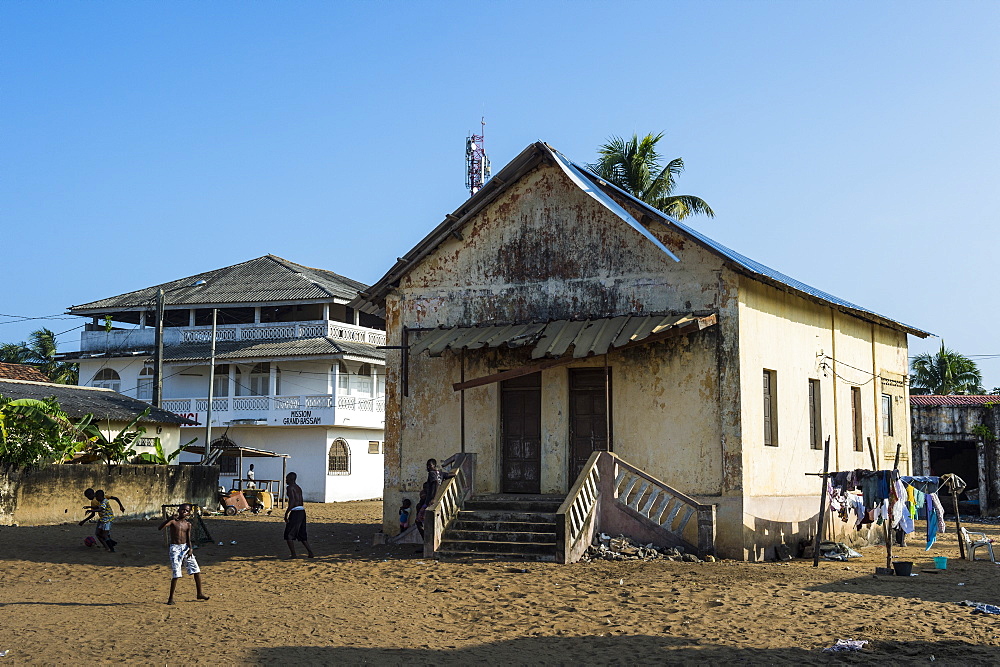 Old colonial house in Grand Bassam, UNESCO World Heritage Site, Ivory Coast, West Africa, Africa