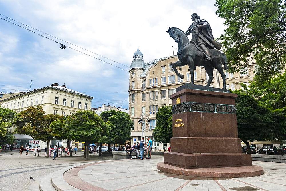 Monument of King Danylo Halytskyi, UNESCO World Heritage Site, Lviv, Ukraine, Europe