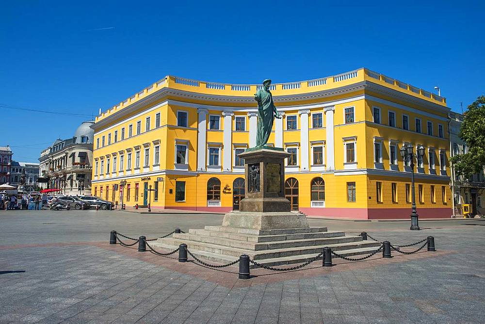 View of Primorsky Boulevard, at the top of the Potemkin Stairs, Odessa, Black Sea, Ukraine, Europe