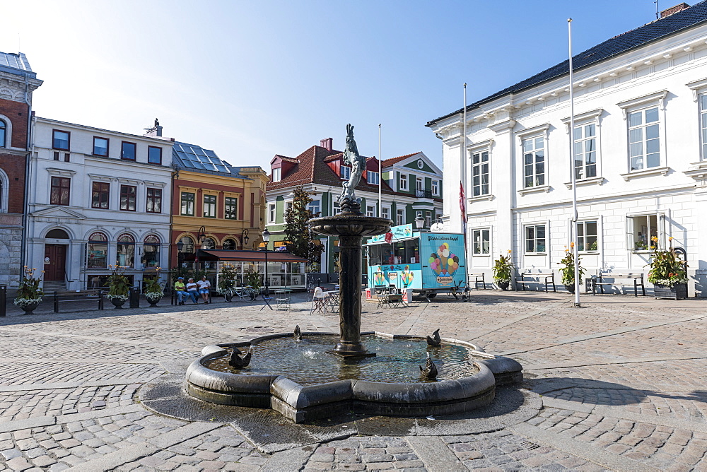 Town square, historic town of Ystad, Sweden, Scandinavia, Europe