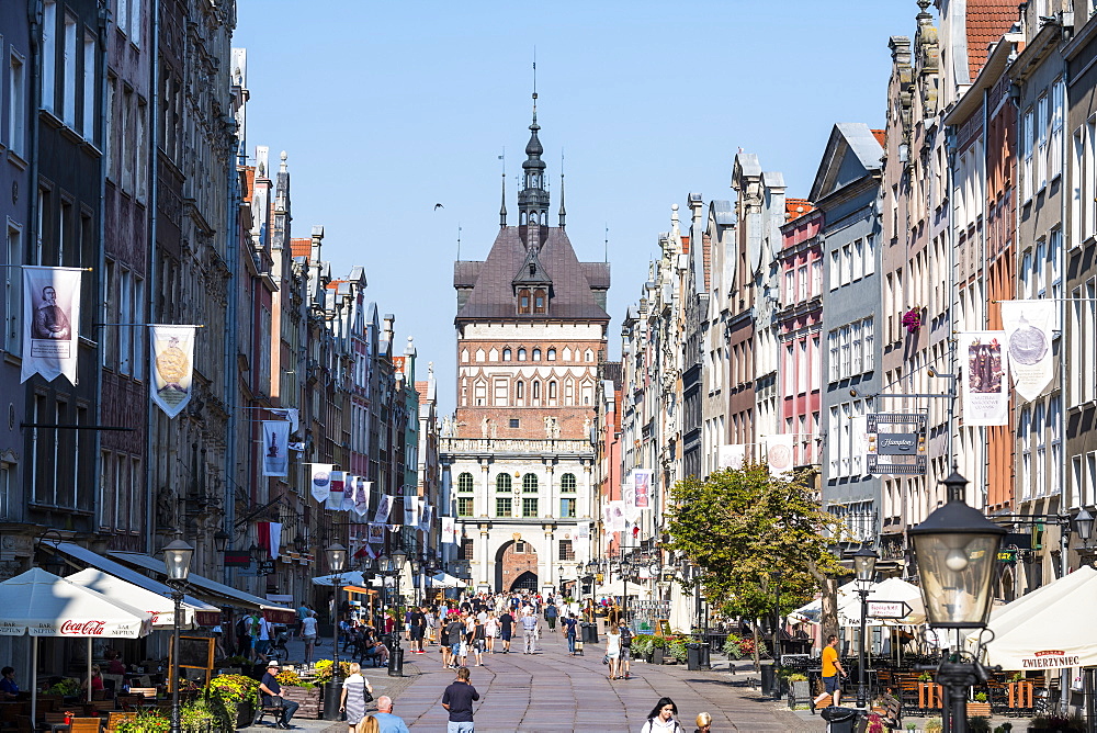 Hanseatic League houses in the pedestrian zone with the main gate of Gdansk. Poland, Europe