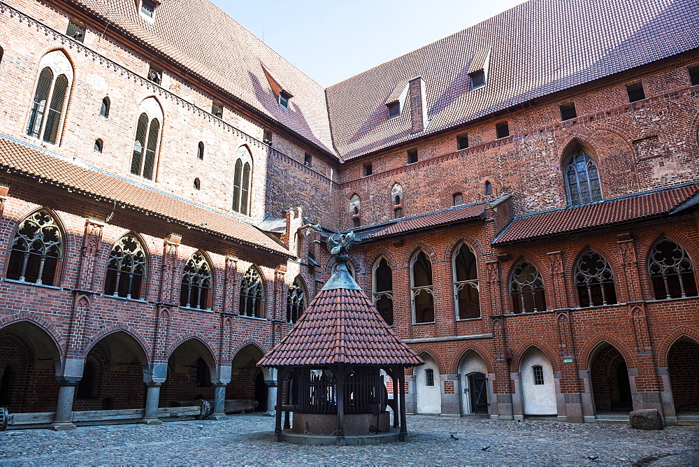 Inner cloister, Malbork Castle, UNESCO World Heritage Site, Malbork, Poland, Europe