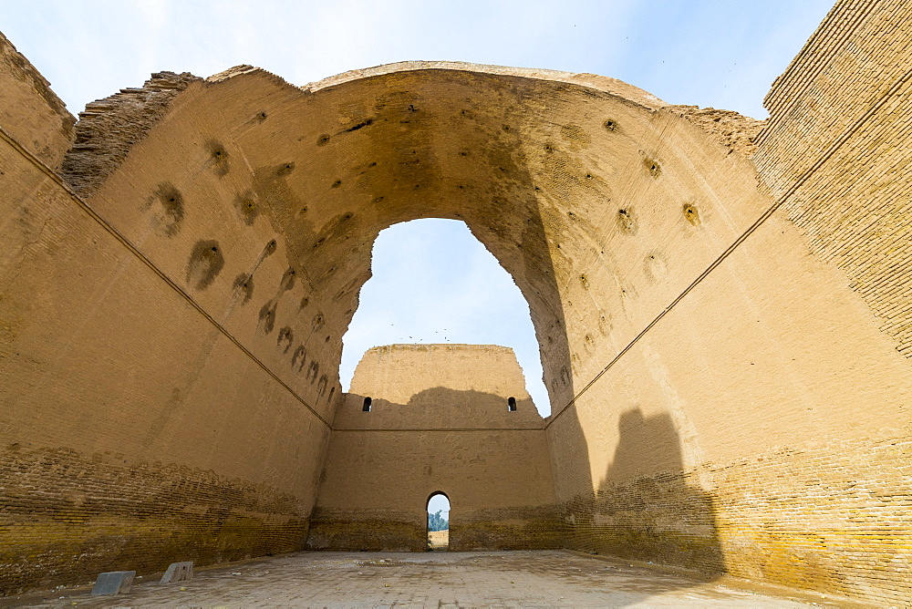 The ancient city of Ctesiphon with largest brick arch in the world, Ctesiphon, Iraq, Middle East