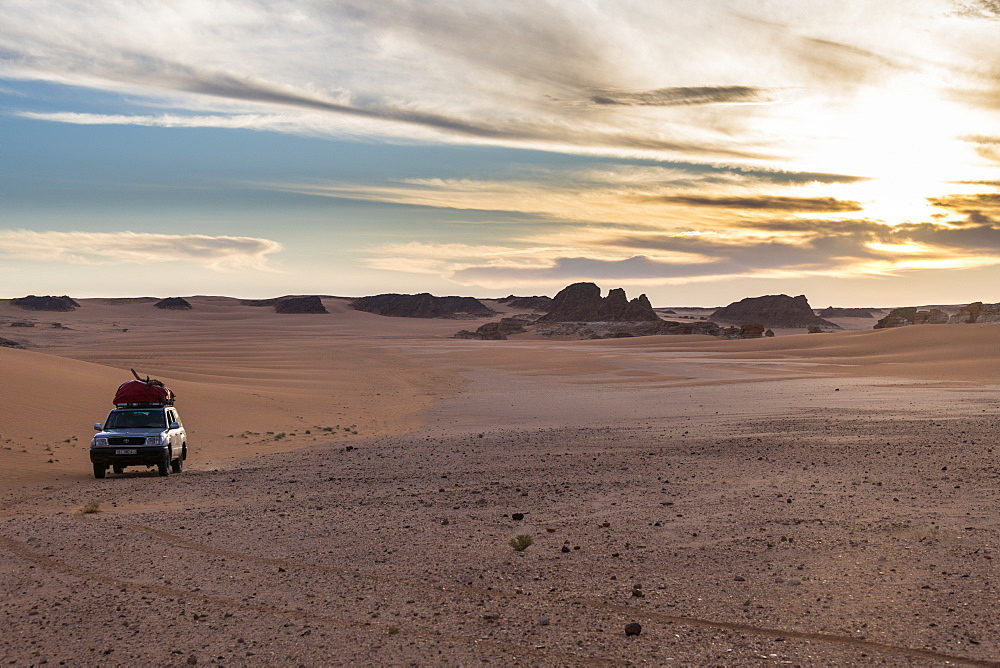 Expedition jeep in Northern Chad, Africa