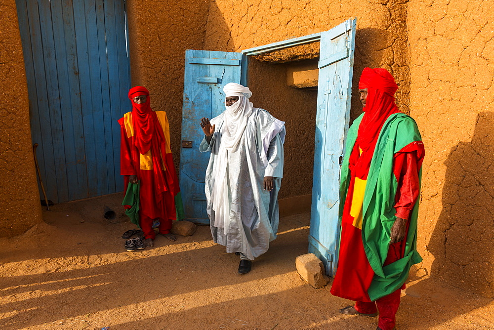 Sultan of Agadez with his bodyguards, UNESCO World Heritage Site, Agadez, Niger, West Africa, Africa