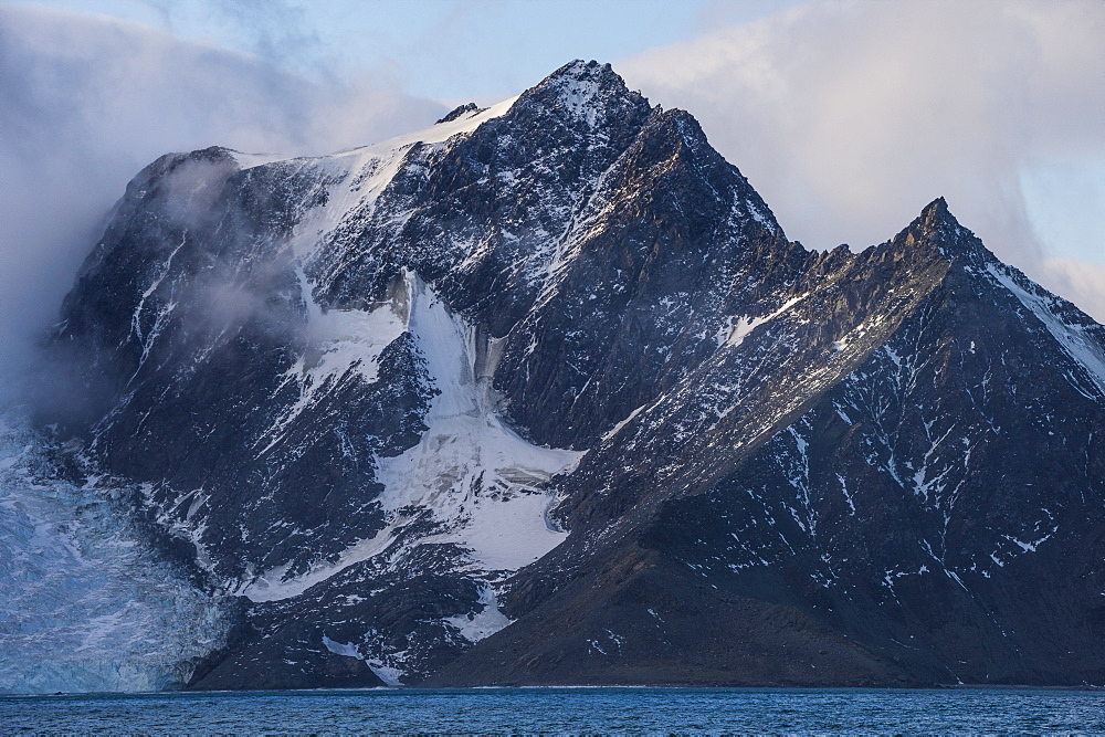 Rugged coastline of Elephant Island, South Shetland Islands, Antarctica, Polar Regions