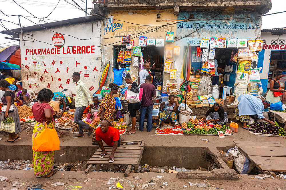 Busy shop, Kinshasa, Democratic Republic of the Congo, Africa