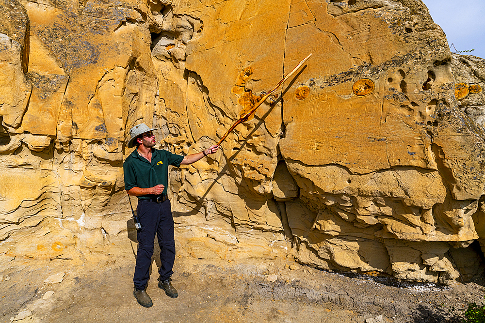 Indian rock carving, Writing-on-Stone Provincial Park, UNESCO World Heritage Site, Alberta, Canada, North America