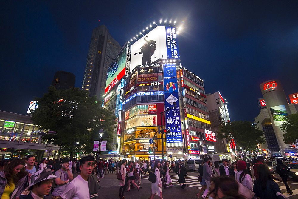 Shibuya crossing, the busiest road crossing in the world, Tokyo, Japan, Asia