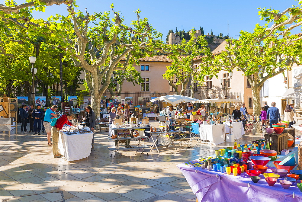 Morning market in Cassis harbour, Cassis, Bouches du Rhone, Provence, Provence-Alpes-Cote d'Azur, French Riviera, France, Europe