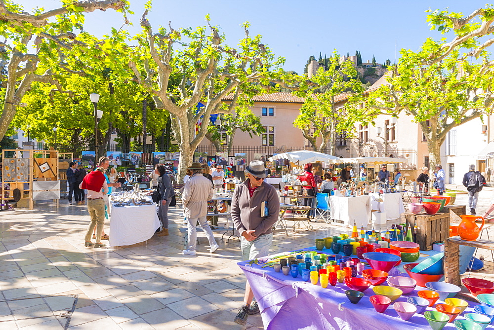 Morning market in Cassis harbour, Cassis, Bouches du Rhone, Provence, Provence-Alpes-Cote d'Azur, French Riviera, France, Europe