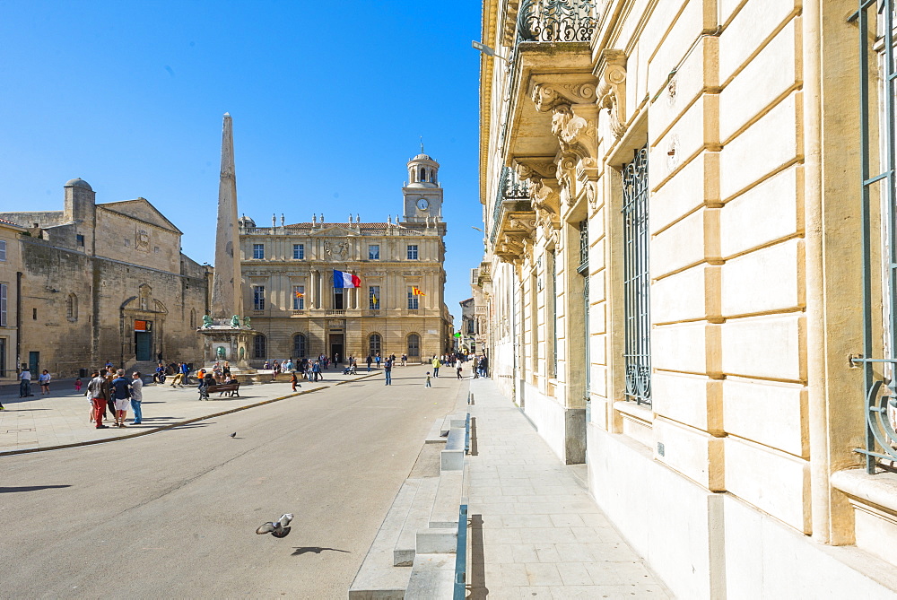 Place de la Republique, Arles, Bouches du Rhone, Provence, Provence-Alpes-Cote d'Azur, France, Europe