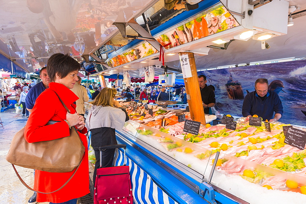 Market in Aix en Provence, Bouches du Rhone, Provence, Provence-Alpes-Cote d'Azur, France, Europe