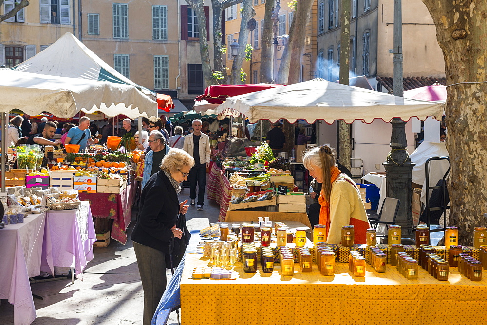 Market, Aix en Provence, Bouches du Rhone, Provence, Provence-Alpes-Cote d'Azur, France, Europe