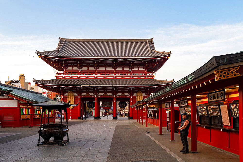 Sensoji Temple in Cherry blossom season, Tokyo, Japan, Asia