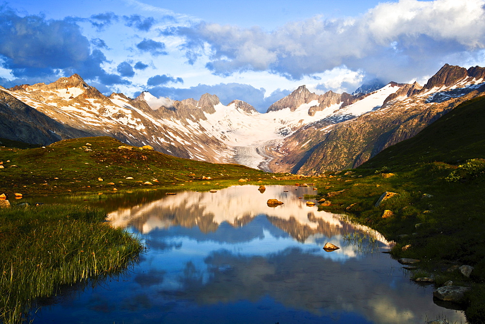 Schweizer Alpen im Sommer, Oberaargletscher, Oberaarhorn, 3638 m, Finsteraarhorn, 4274m, Berner Oberland, Bern, Schweiz