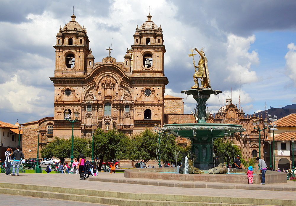 La Compania de Jesus and fountain with statue of Inca King Pachacuteq, Plaza de Armas, Cusco City, Cuzco, UNESCO Wold Heritage Site, Peru, South America