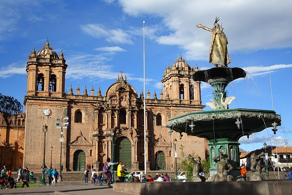 Cathedral and fountain in Plaza de Armas, Cuzco, UNESCO World Heritage Site, Peru, South America