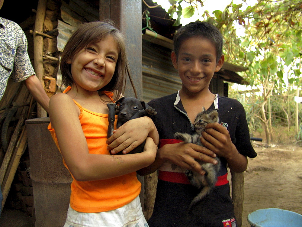 El salvador brother & sister with puppy and kitten, san francsisco javier