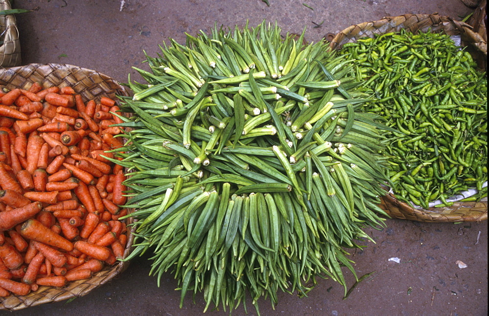 India - food: carrots, ladies fingers and chilis on sale, vegetable market, trivandrum, kerala