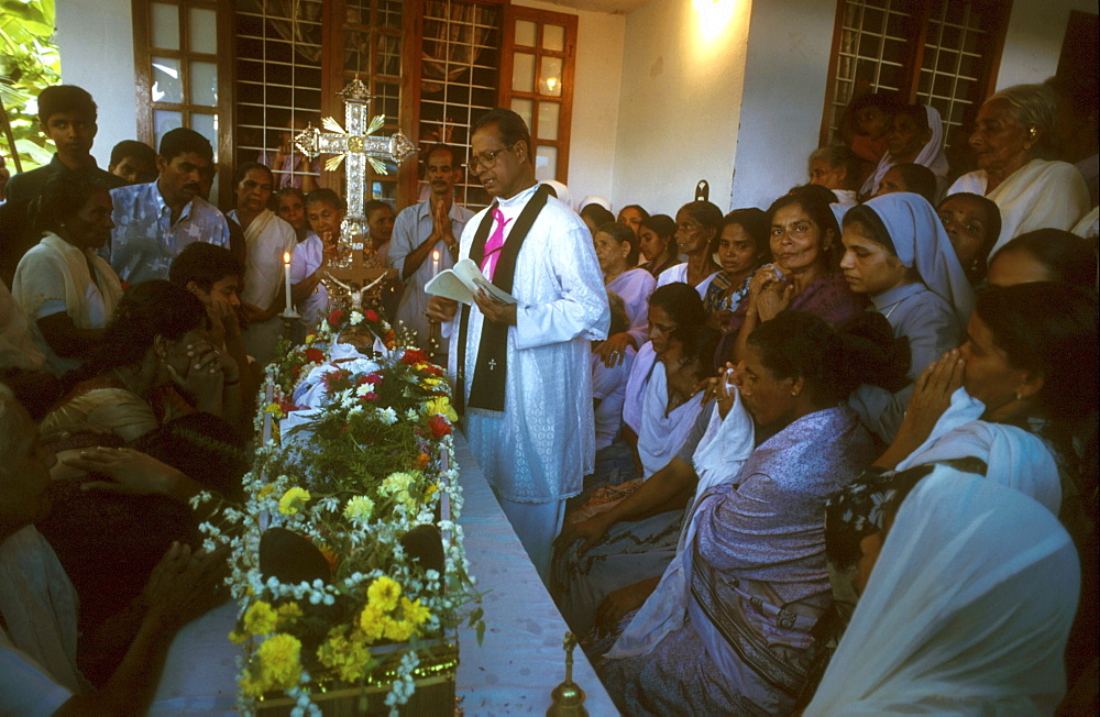 India / religion - christian catholic funeral, kerala