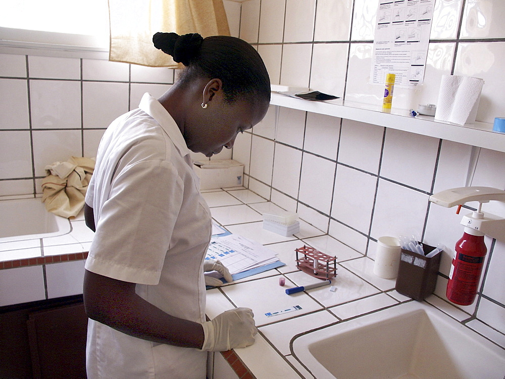 Senegal lab techniciane maria ndour testing blood samples for hiv virus service cnter, dakar