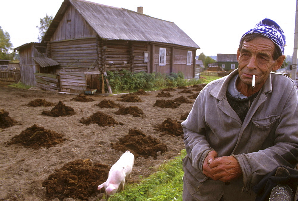 Russia 77--old pensioner of vazhini, st. Petersburg district