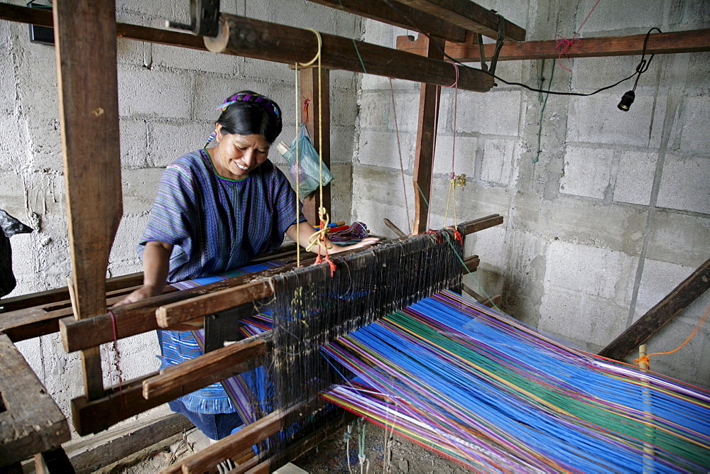 Guatemala petrona perez choco weaving by hand on loom, santa catarina palopo, on lake atitlan