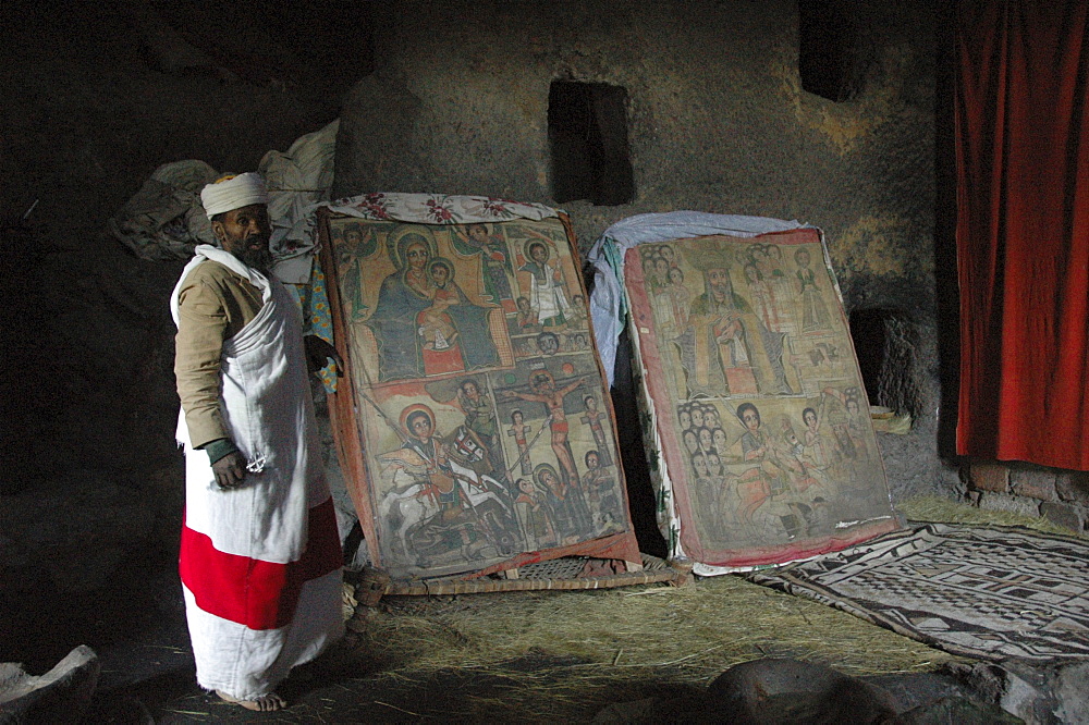 Religion, ethiopia. NaâˆšÂ¢Â¬Ã„Â¬Ã´akuto laâˆšÂ¢Â¬Ã„Â¬Ã´ab church, 7 kms from lalibela, built in a cave. The priest showing some of the churchâˆšÂ¢Â¬Ã„Â¬Ã´s treasures: an old painting, gondar style