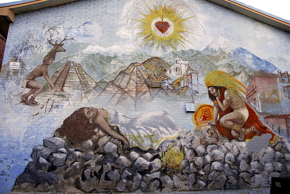 Usa murals depicting migration and contrast between north and south, el paso, texas