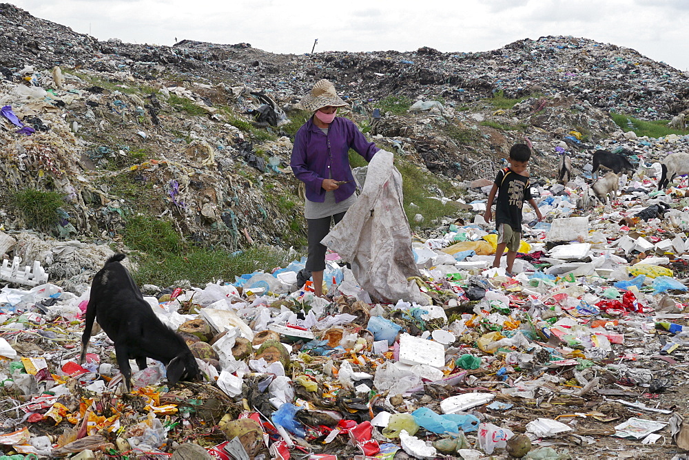 CAMBODIA Scavenger Soun Srey Thouch searching for recyclable materials on Phnom Penh's Mean Caeay garbage dump, with son Khoeun Sovan (8)