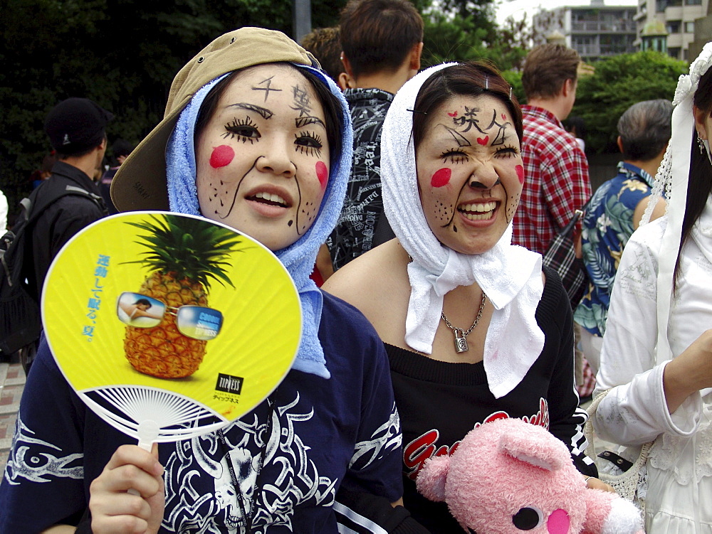 Japan street performers, shinjuku, tokyo