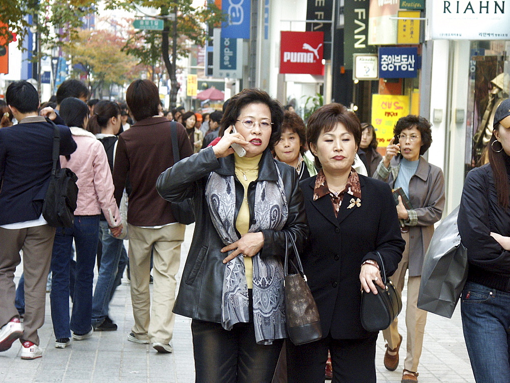 Korea - fashionable shopping district, seoul