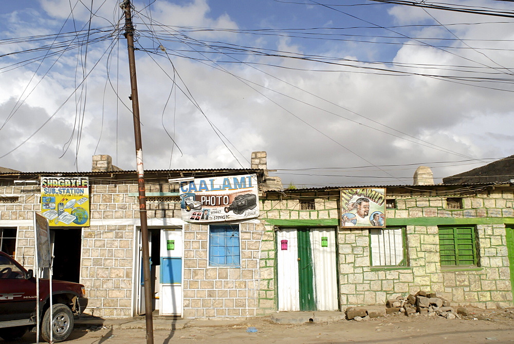 Somaliland, hargeissa. -somaliland (officially soomaaliland in the somali language) is a de facto independent located in the horn of africa within the internationally recognized borders of somalia. On may 18, 1991, the people of somaliland declared independence from somalia however it was not recognised by any other country or international organisaion. The of somaliland consists of five administrative regions with governor as highest ranking leader of each region