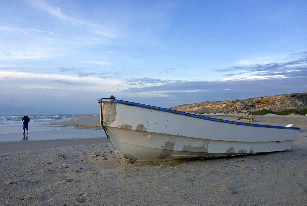 Eyl is a town in somalias puntland state. The prominent clan in eyl district are yonis idiris, a sub-clan of isse mahamud, which in turn is a sub-clan of majeerteen. Eyl is near the hafun peninsula, the location of most of somalias casualties from the 2004 indian ocean tsunami., the tsunami resulted in the death of some 300 people and extensive destruction of shelters, houses and water sources as well as fishing gear. The livelihoods of many people residing in towns and small villages along the somali indian ocean coastline, particularly in the northern regions, were devastated / view of the landscape around eyl