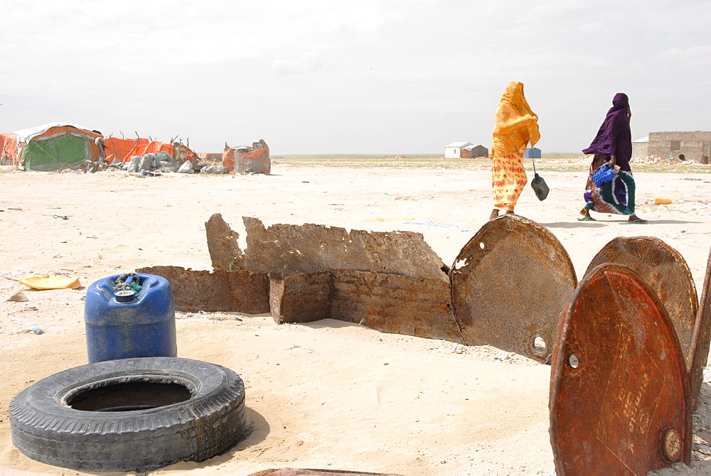 Hardest hit was a 650 kilometers stretch of the somali coastline between garacad (mudung region) and xaafuun (bari region), which forms part of the puntland province near the horn of africa. The tsunami resulted in the death of some 300 people and extensive destruction of shelters, houses and water sources as well as fishing gear. The livelihoods of many people residing in towns and small villages along the somali indian ocean coastline, particularly in the northern regions, were devastated