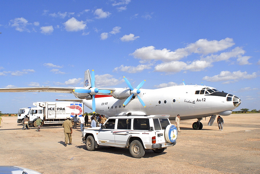 Galcaio airport, lobsters trade coming fromt the somalian coast, main source of income for many somali fishermen