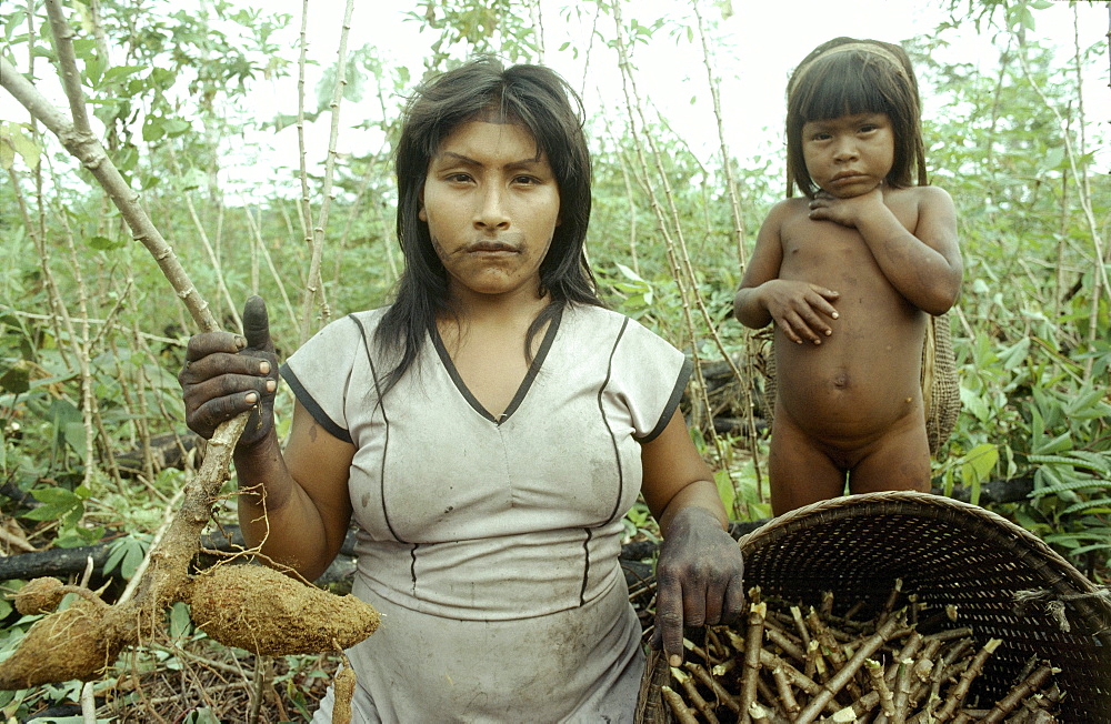 Colombian shaman, , amazon, makuna indians, makuna woman chil