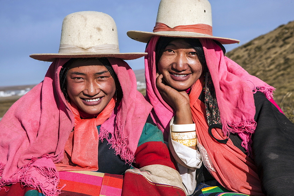 Khampinis at their settlement below Drolma La Pass, Tibet, China, Asia