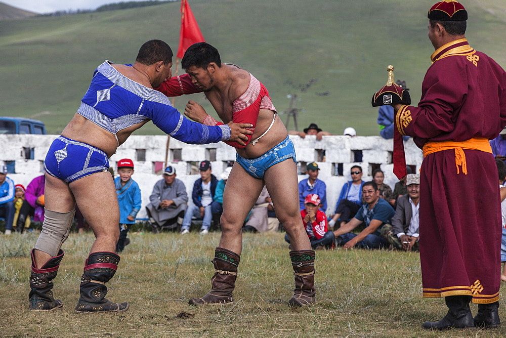 Wrestling match, one of the main attractions of Naadam Festival, Bunkan, Bulgam, Mongolia, Central Asia, Asia